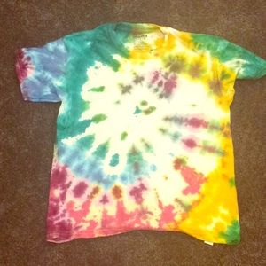 I am selling a swirl/ spiral tie dye t shirt